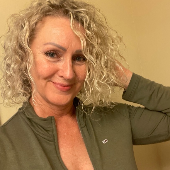 Meet your Posher, Joanne - Picture 2 of 2